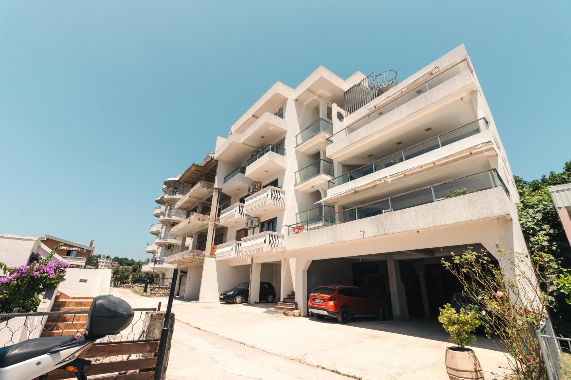 Apartments Fourroses ウルツィニ エクステリア 写真